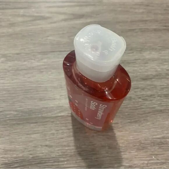 3/$25 ✺ Bath and Body works strawberry  soda body wash - Picture 2 of 3